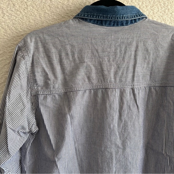 Basic Editions Women’s Vintage Denim Collar Barn Embroidery Shirt Size Medium - Picture 10 of 10
